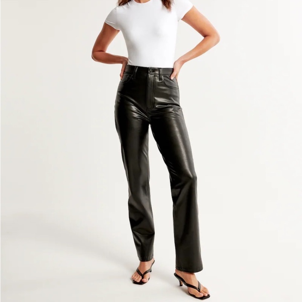 Abercrombie & Fitch Vegan Leather 90s Straight Pant SHORT